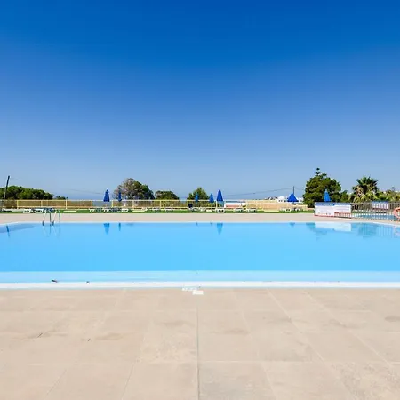 Remarkable 1-Bed Beach Apartment in Albufeira *